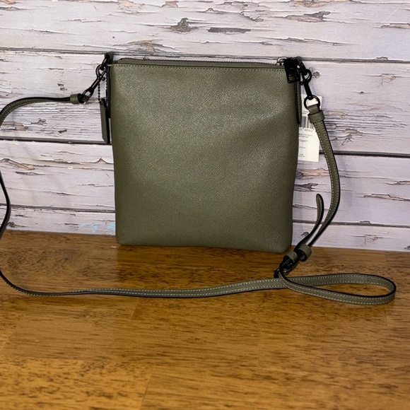 Coach Kitt messenger crossbody bag. - Picture 2 of 9